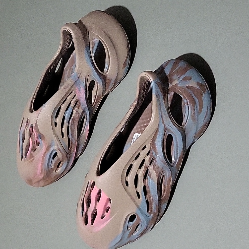 NWOTB Adidas Foam Runners Pink and Blue Tan Slip On Size 8 MENS - Picture 2 of 10